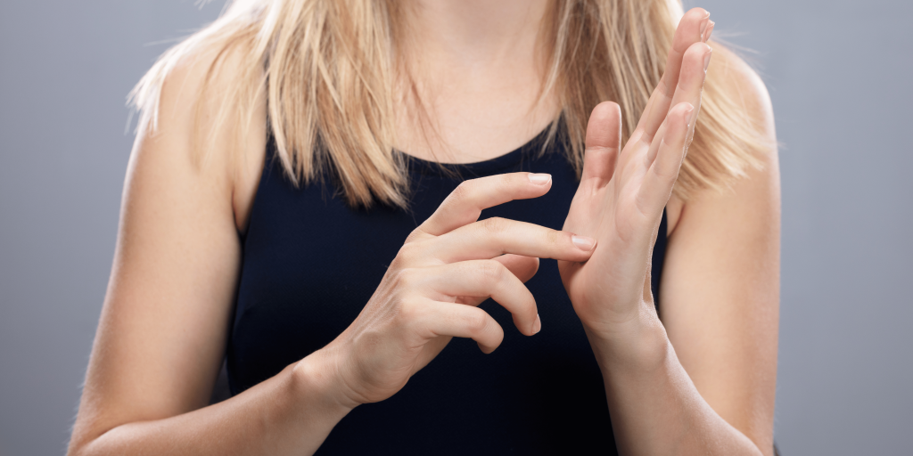 Waarom spreken we over mensen met een gehoorbeperking? Lees waarom woorden belangrijk zijn en hoe je iemand respectvol aanspreekt.